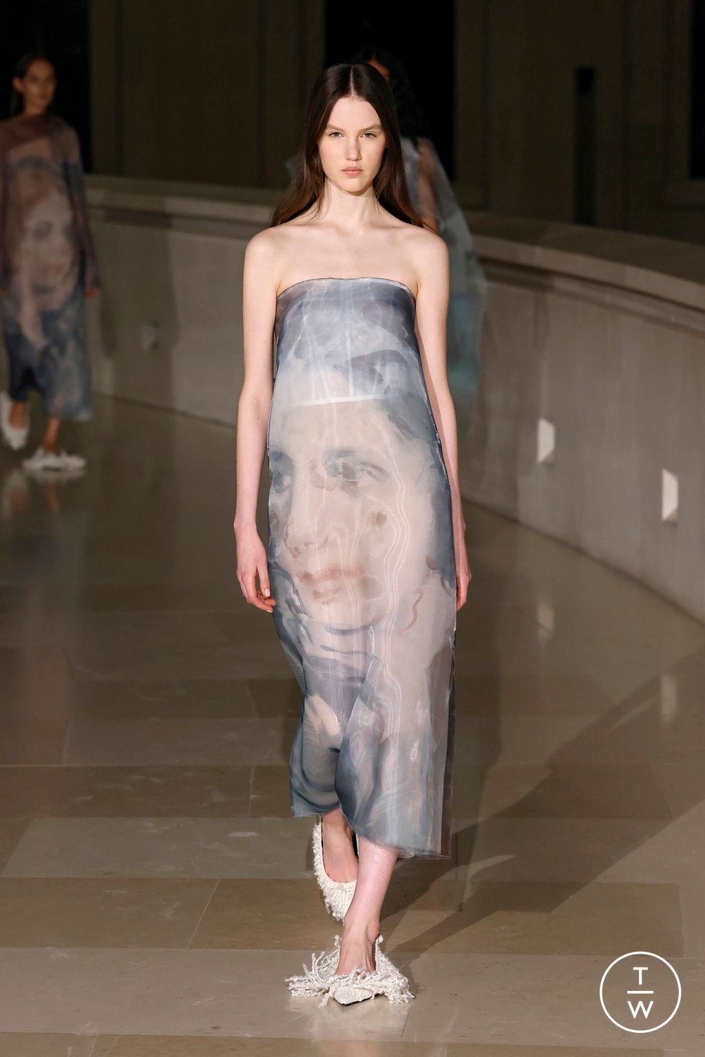 Fashion Week London Fall/Winter 2025 look 10 from the Erdem collection womenswear