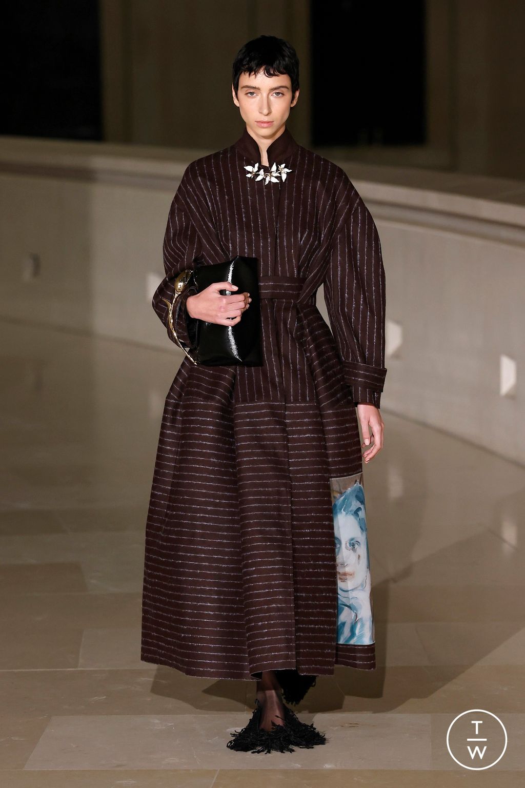 Fashion Week London Fall/Winter 2025 look 14 from the Erdem collection 女装
