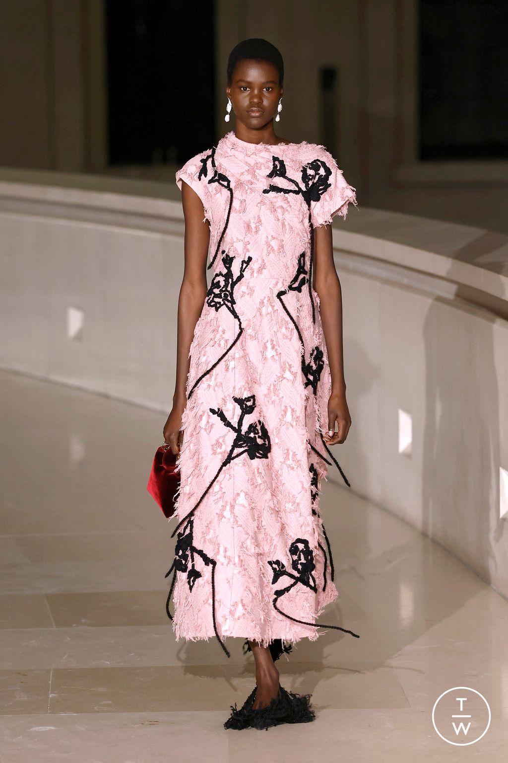 Fashion Week London Fall/Winter 2025 look 15 from the Erdem collection womenswear