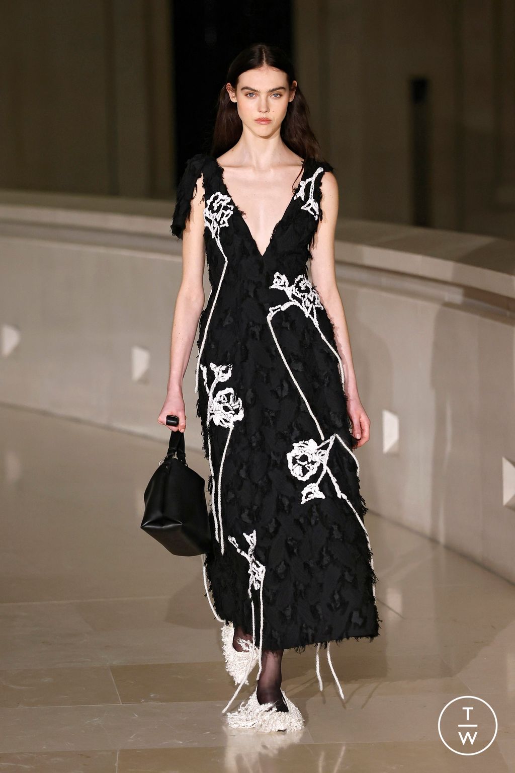 Fashion Week London Fall/Winter 2025 look 17 from the Erdem collection womenswear