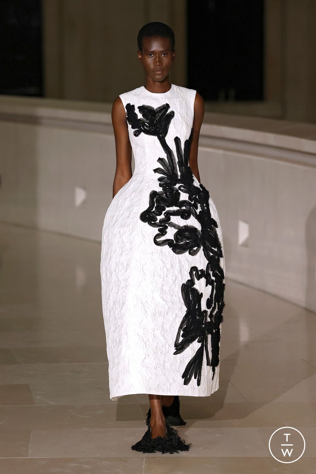 Fashion Week London Fall/Winter 2025 look 18 from the Erdem collection womenswear