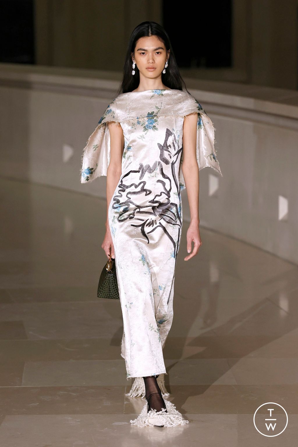 Fashion Week London Fall/Winter 2025 look 24 from the Erdem collection womenswear