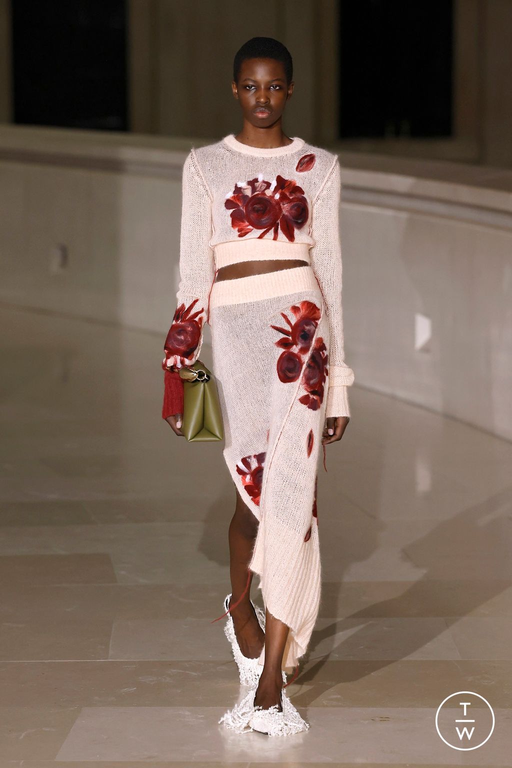 Fashion Week London Fall/Winter 2025 look 30 from the Erdem collection womenswear