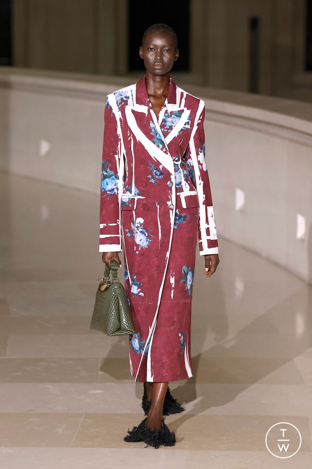 Fashion Week London Fall/Winter 2025 look 33 from the Erdem collection womenswear