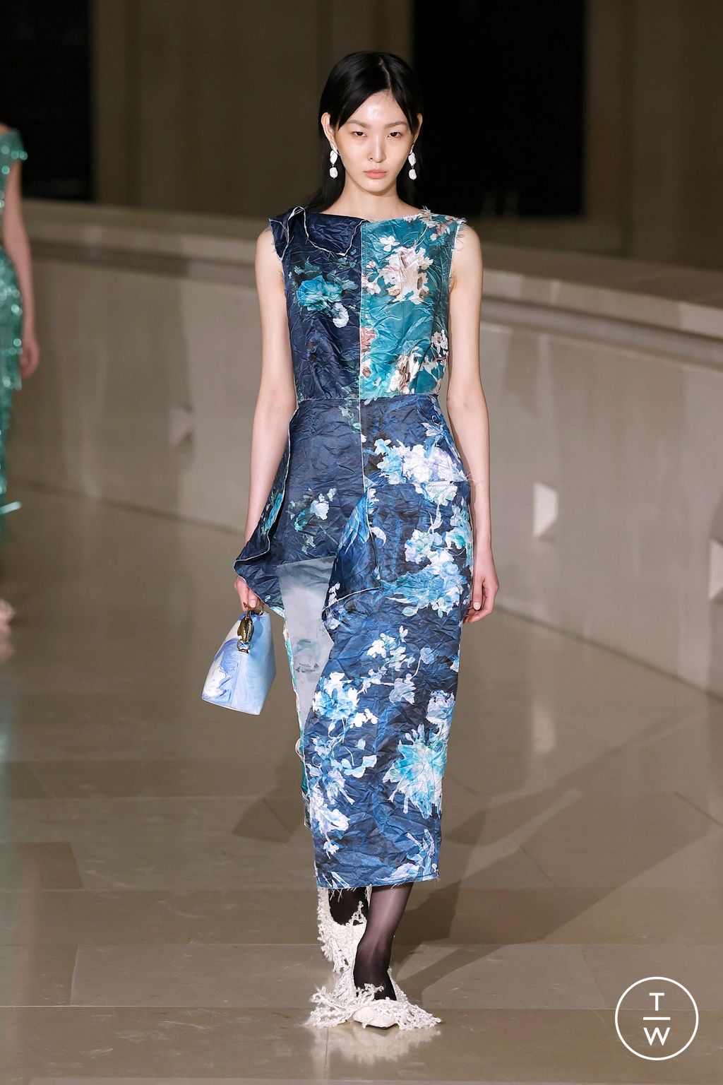 Fashion Week London Fall/Winter 2025 look 35 from the Erdem collection womenswear