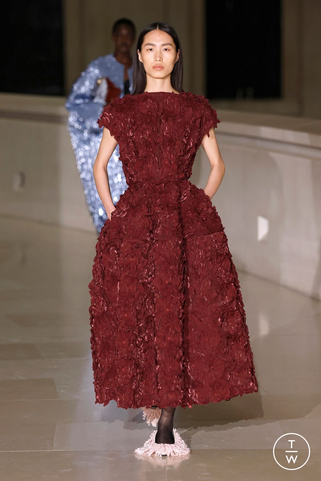 Fashion Week London Fall/Winter 2025 look 38 from the Erdem collection womenswear