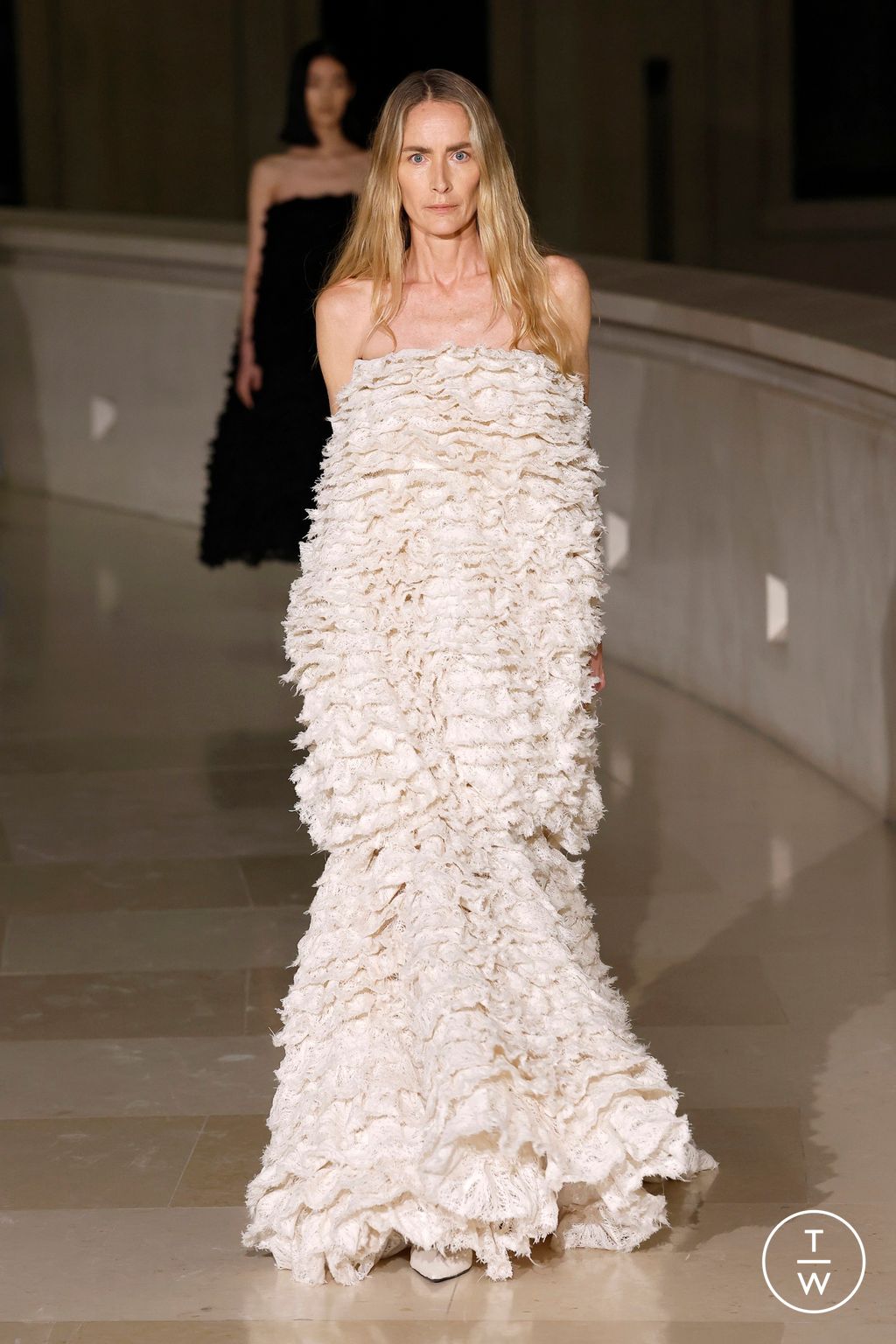 Fashion Week London Fall/Winter 2025 look 42 from the Erdem collection womenswear