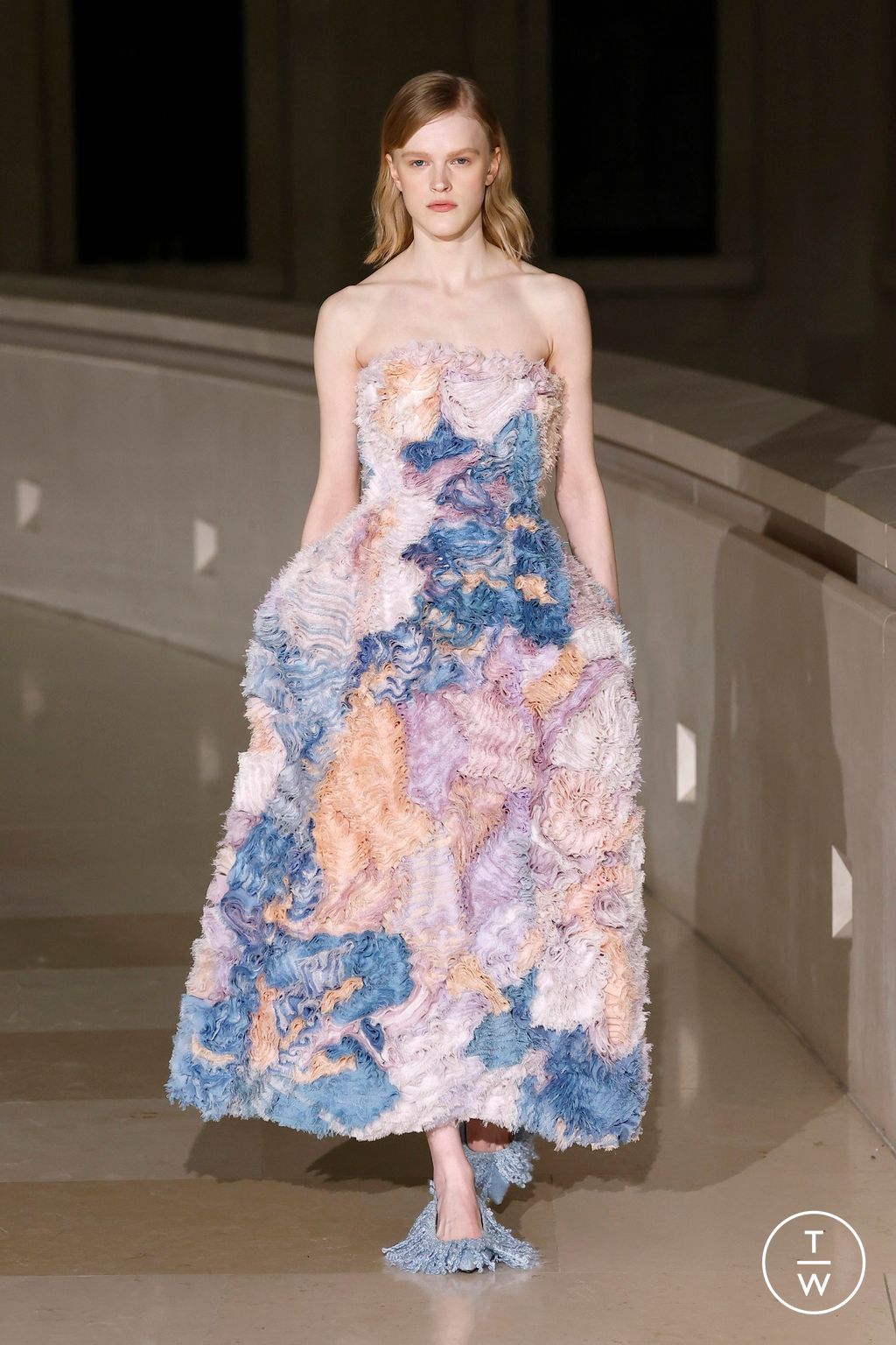 Fashion Week London Fall/Winter 2025 look 44 from the Erdem collection 女装