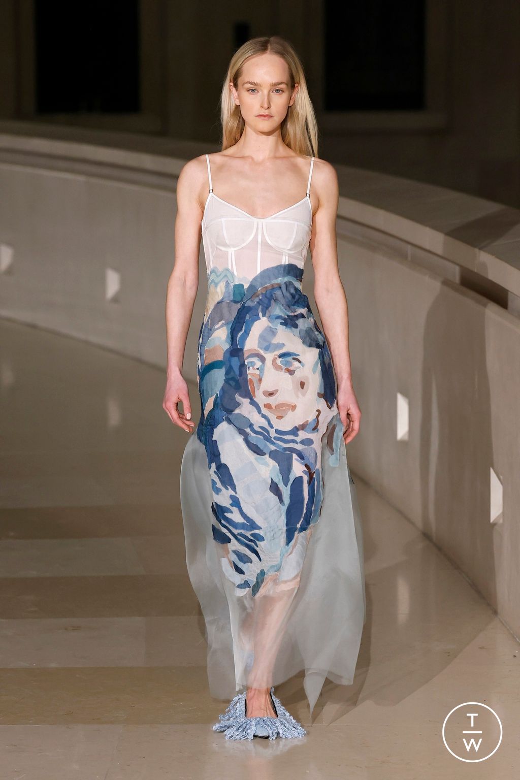 Fashion Week London Fall/Winter 2025 look 48 from the Erdem collection womenswear