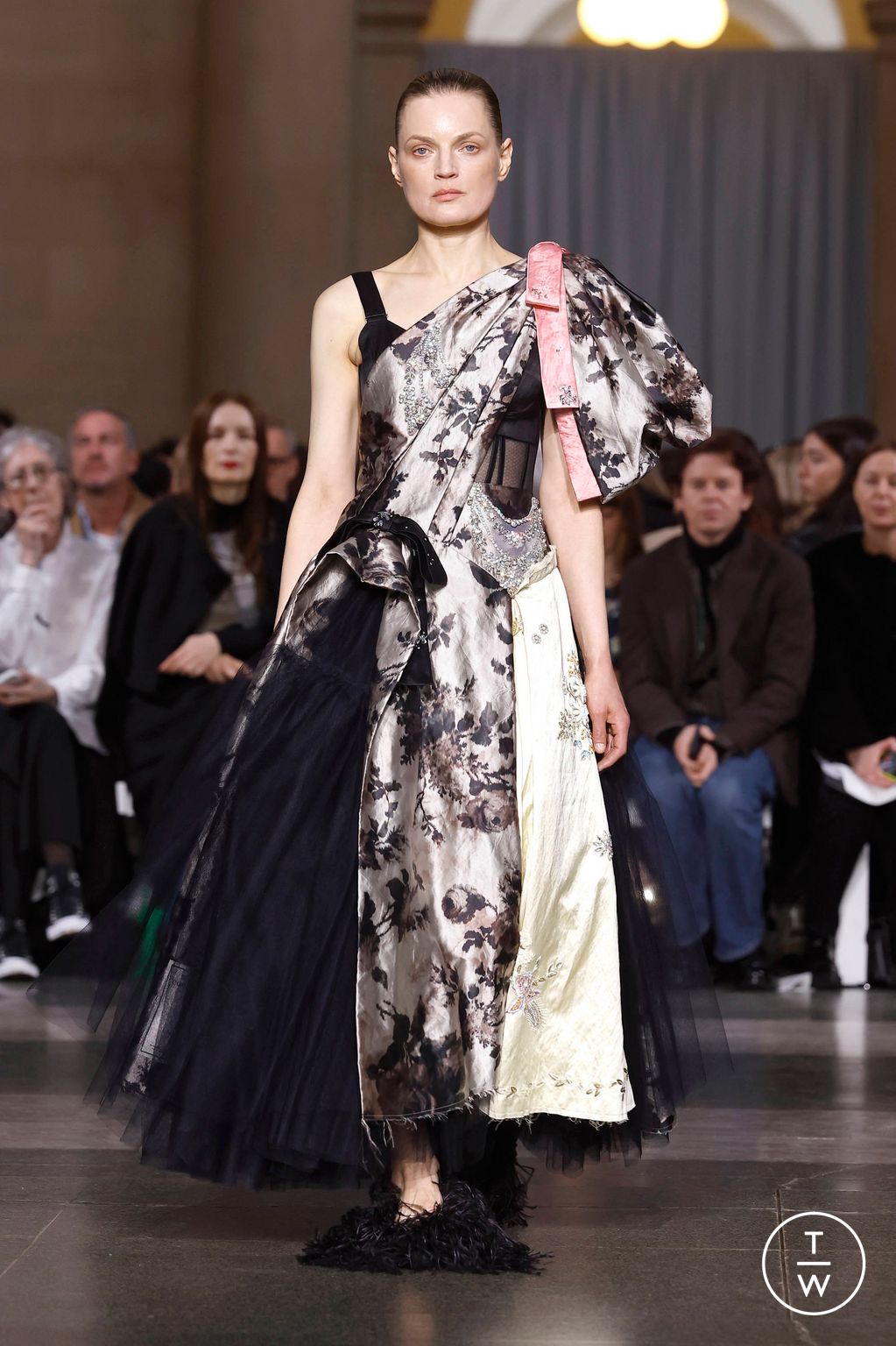 Fashion Week London Fall/Winter 2026 look 48 from the Erdem collection womenswear