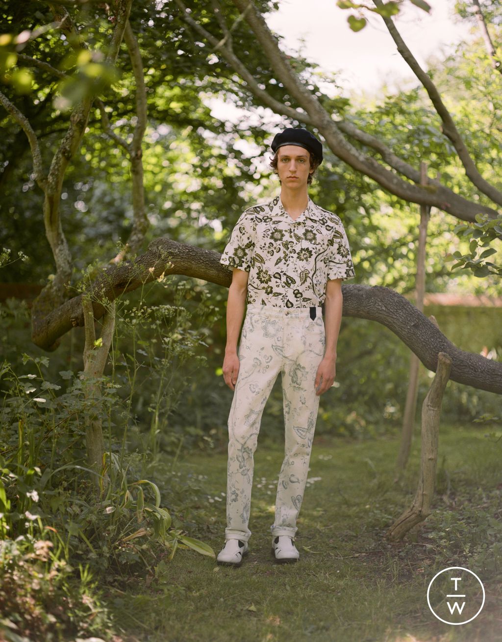 Fashion Week London Spring/Summer 2023 look 12 from the Erdem collection menswear