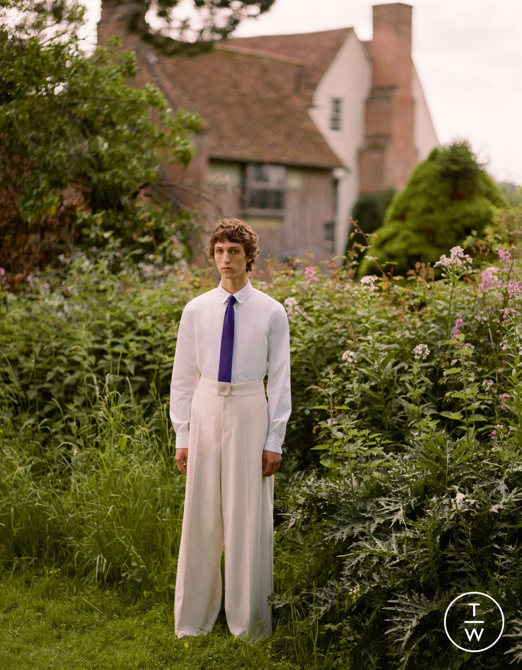 Fashion Week London Spring/Summer 2023 look 1 from the Erdem collection 男装