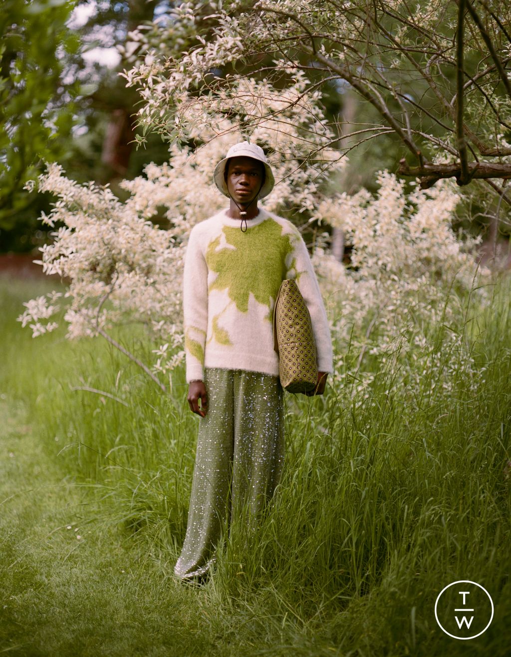 Fashion Week London Spring/Summer 2023 look 20 from the Erdem collection menswear