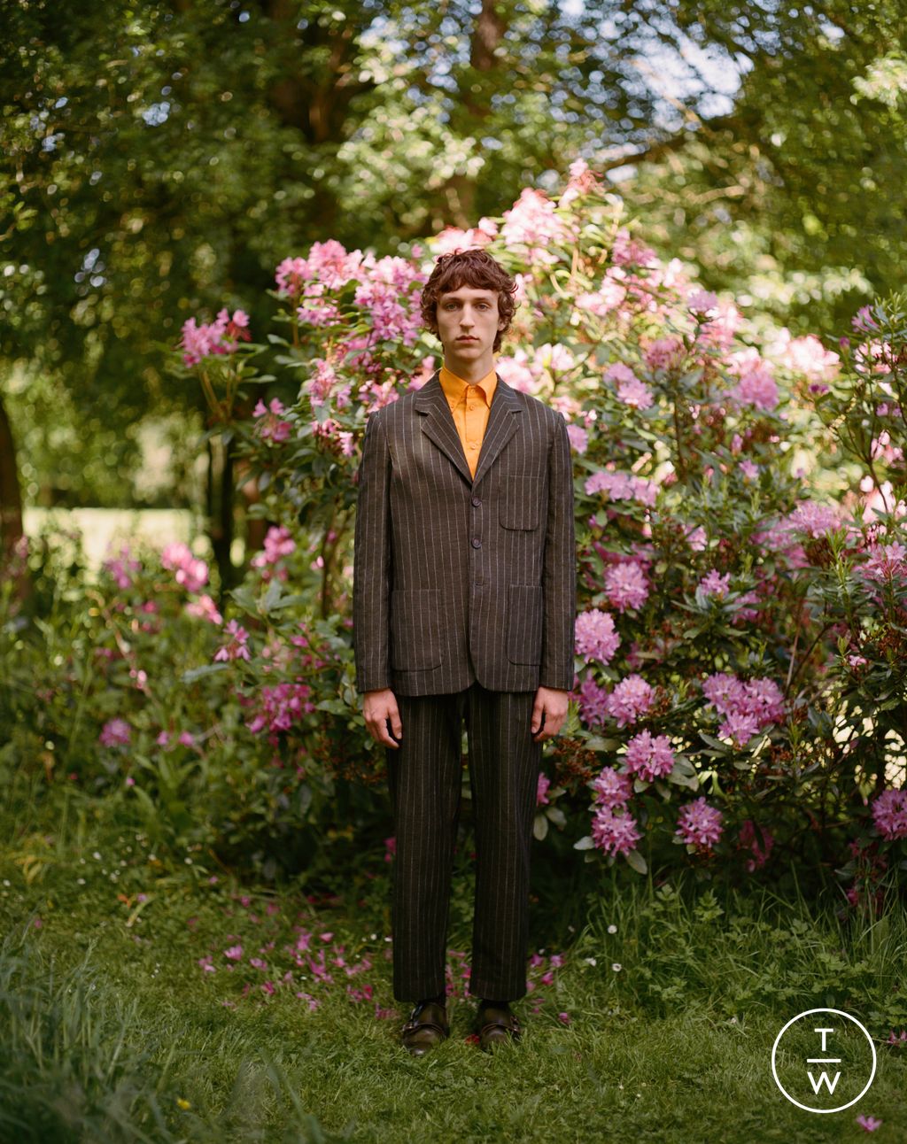 Fashion Week London Spring/Summer 2023 look 4 from the Erdem collection menswear