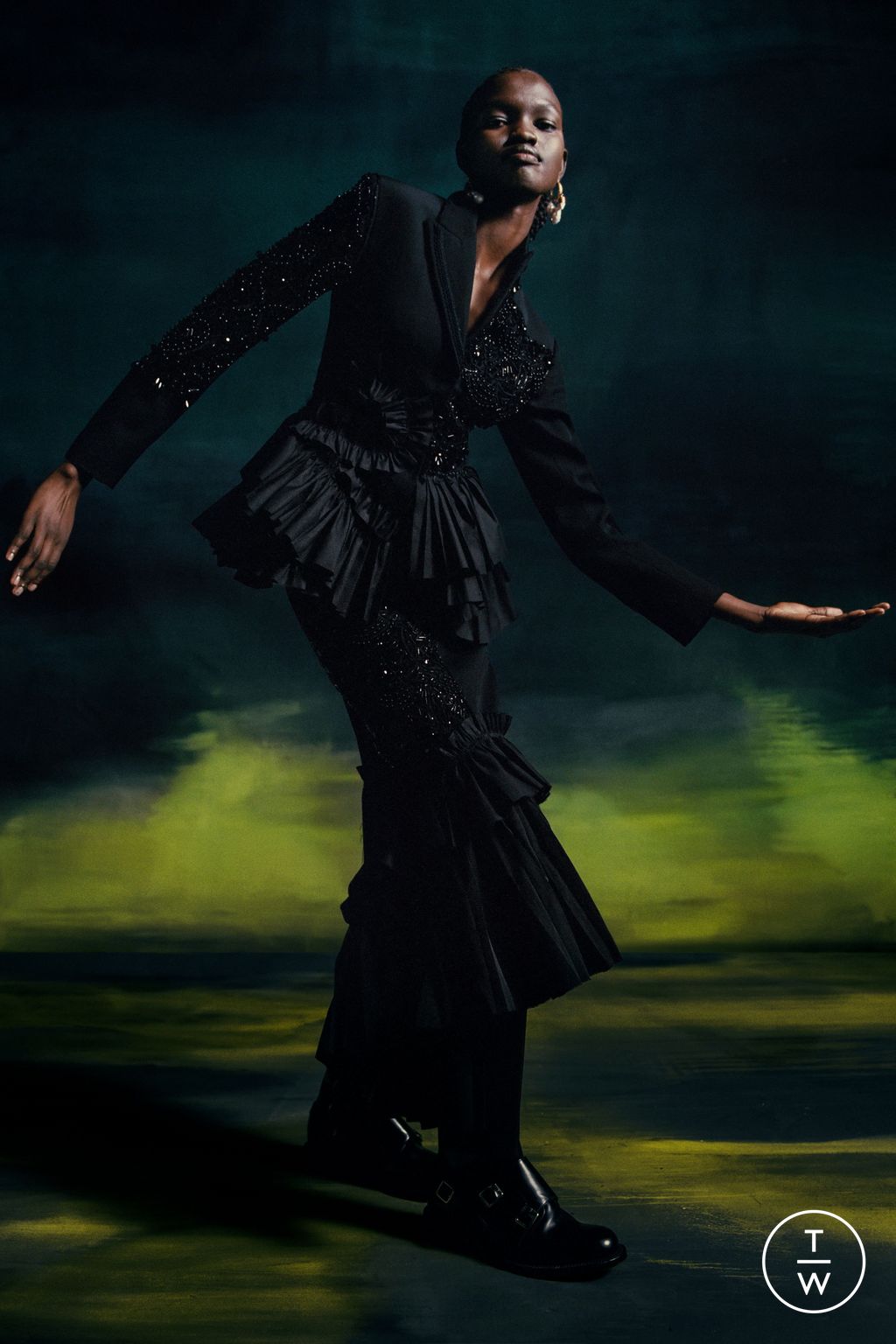 Fashion Week London Pre-Fall 2023 look 1 from the Erdem collection 女装