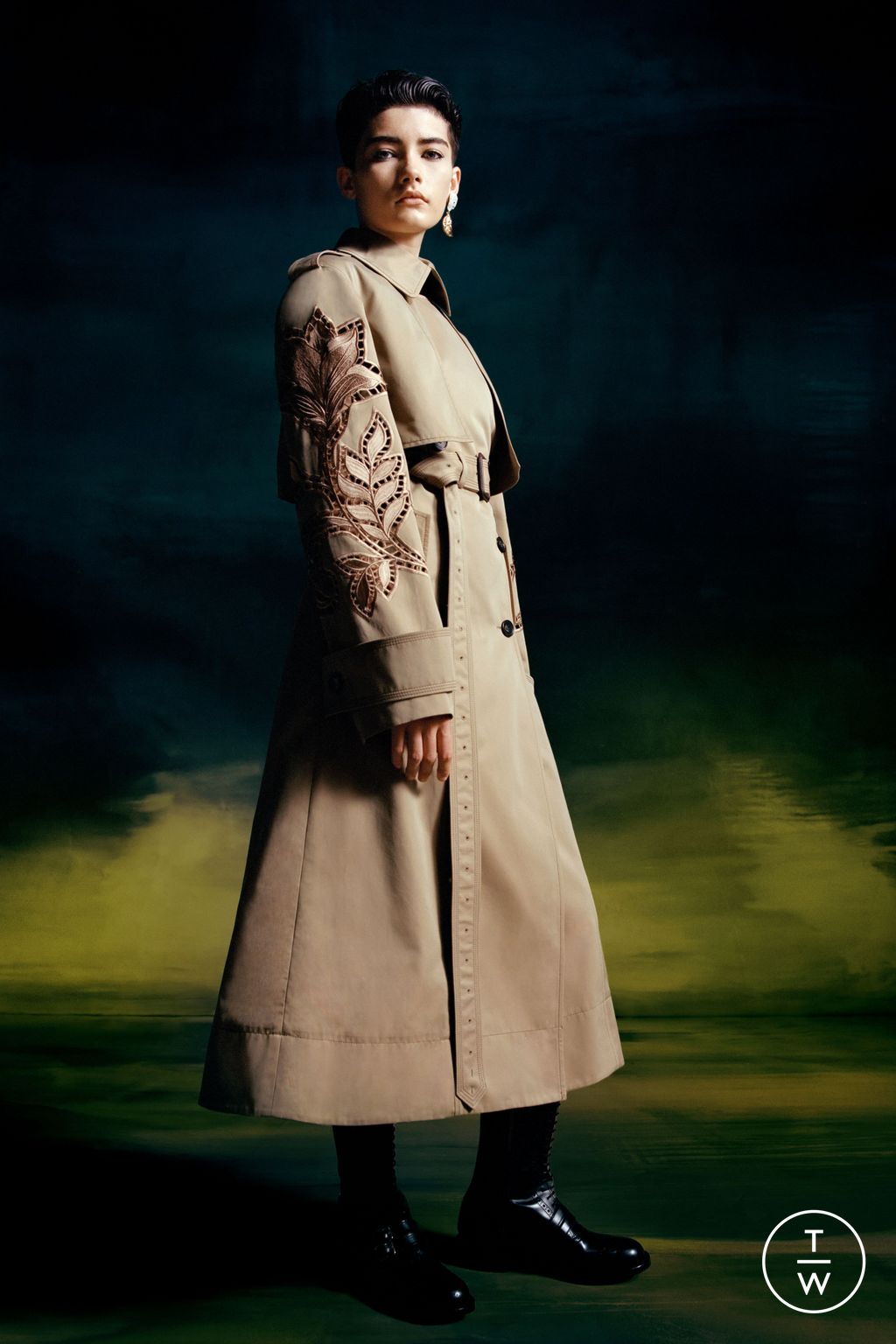 Fashion Week London Pre-Fall 2023 look 15 from the Erdem collection womenswear