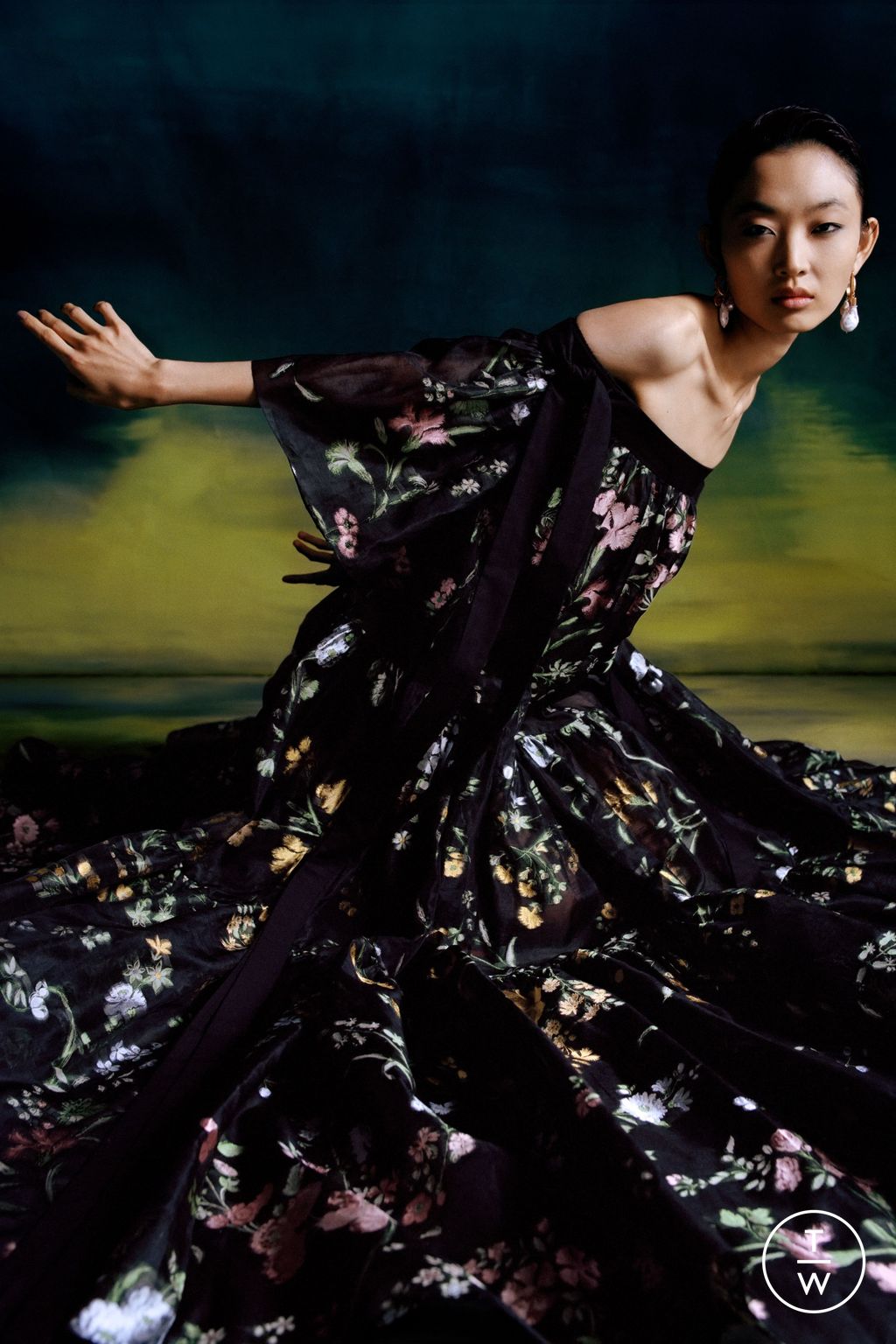 Fashion Week London Pre-Fall 2023 look 27 from the Erdem collection 女装