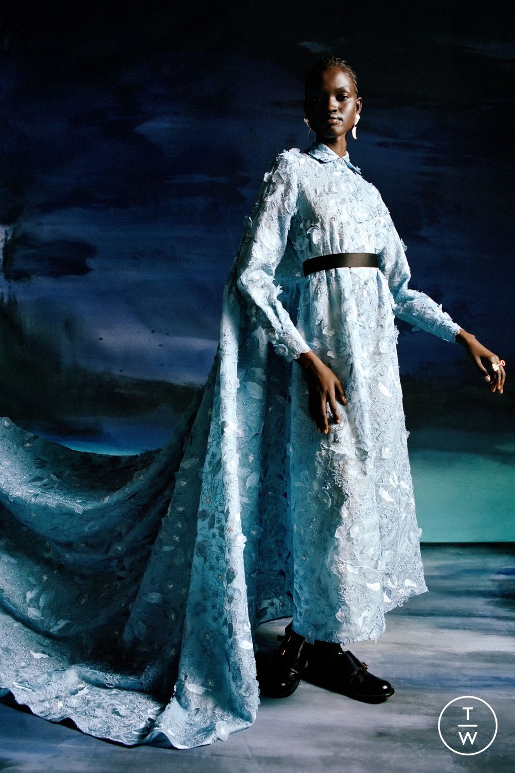 Fashion Week London Pre-Fall 2023 look 35 from the Erdem collection womenswear