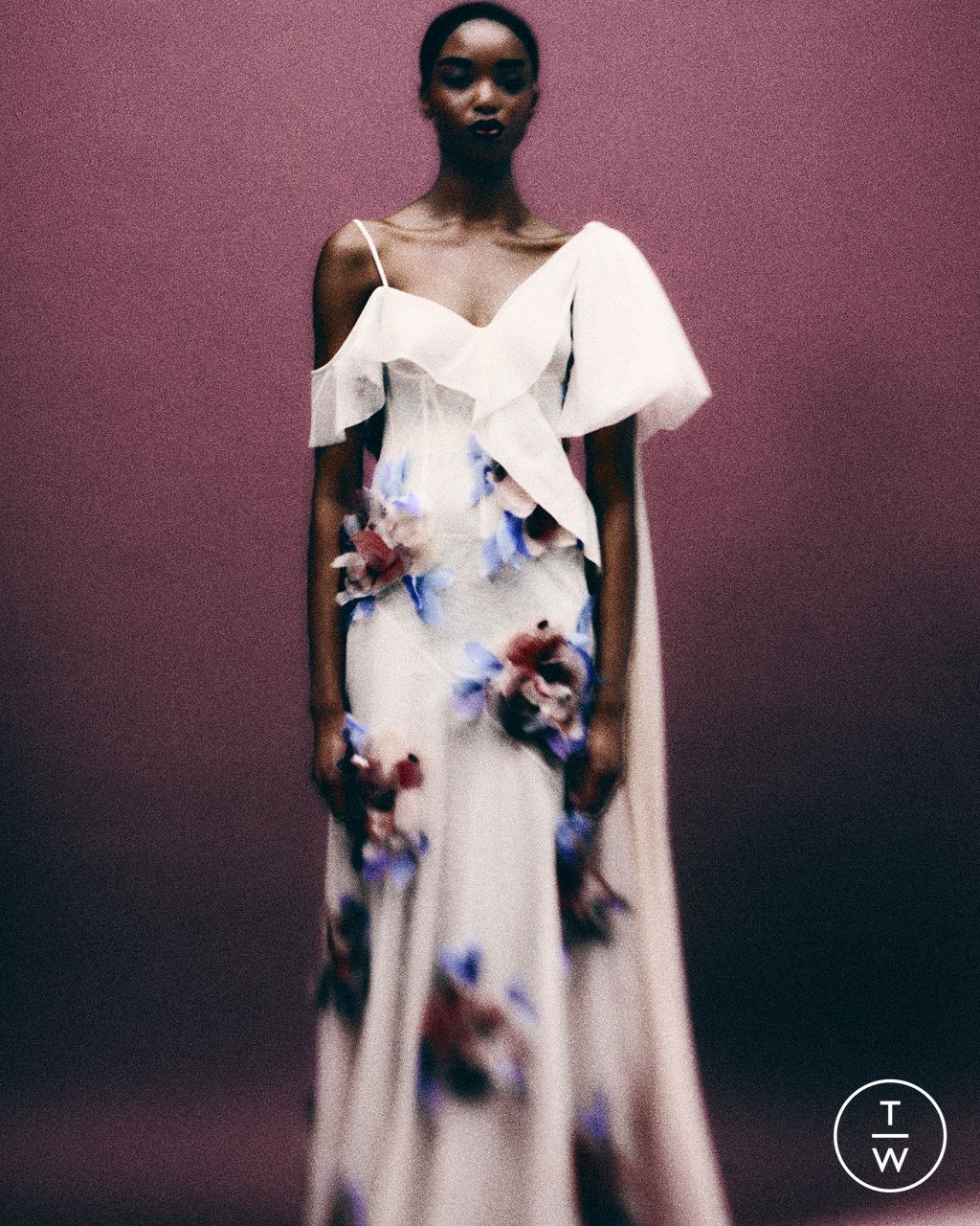 Fashion Week London Pre-Fall 2025 look 25 from the Erdem collection 女装