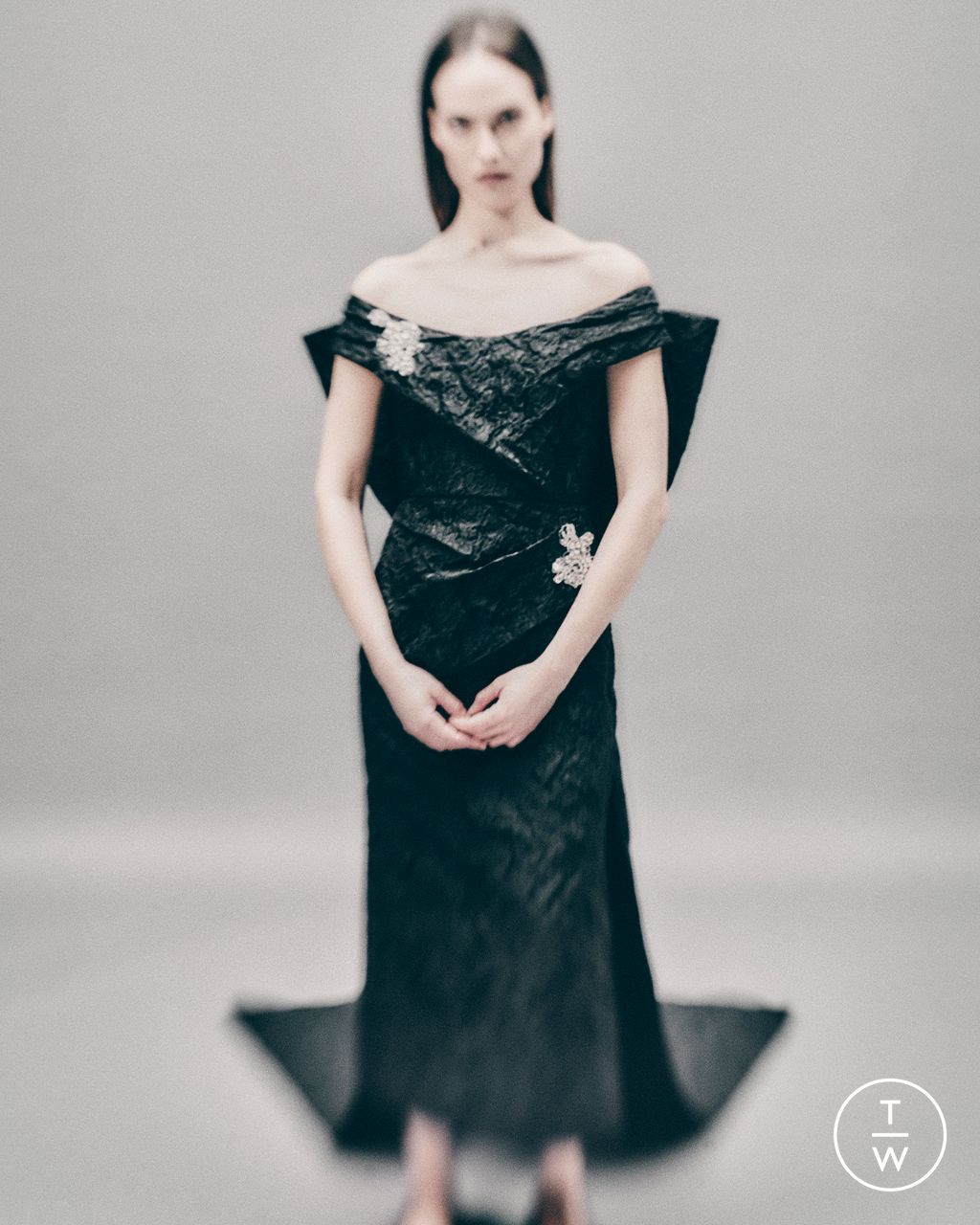 Fashion Week London Pre-Fall 2025 look 43 from the Erdem collection 女装