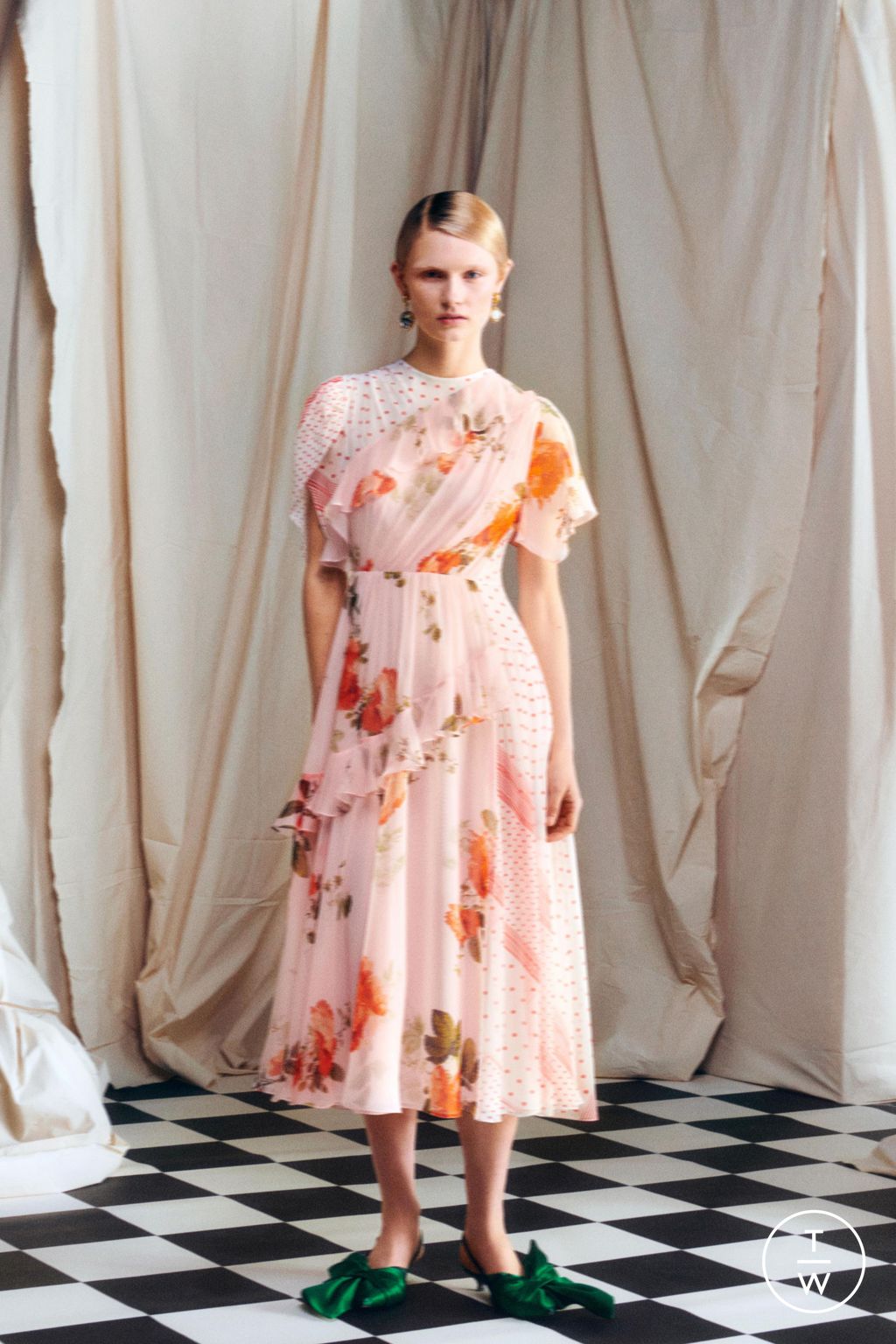 Fashion Week London Resort 2024 look 14 from the Erdem collection 女装
