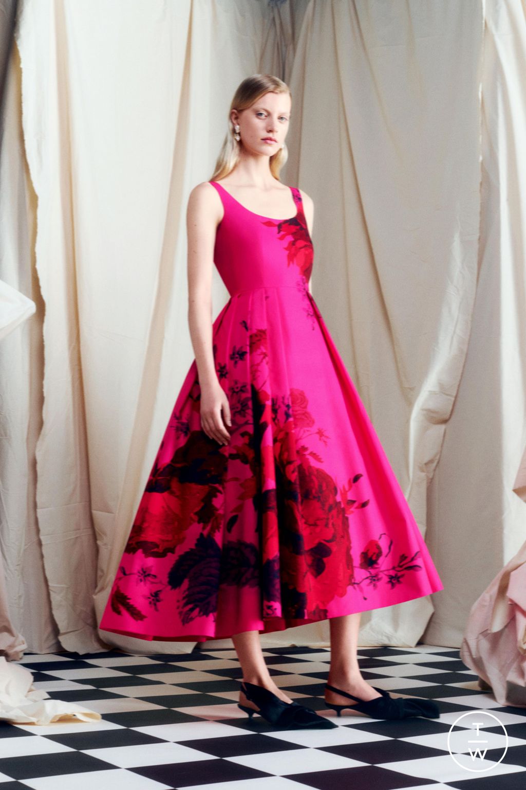 Fashion Week London Resort 2024 look 16 from the Erdem collection 女装