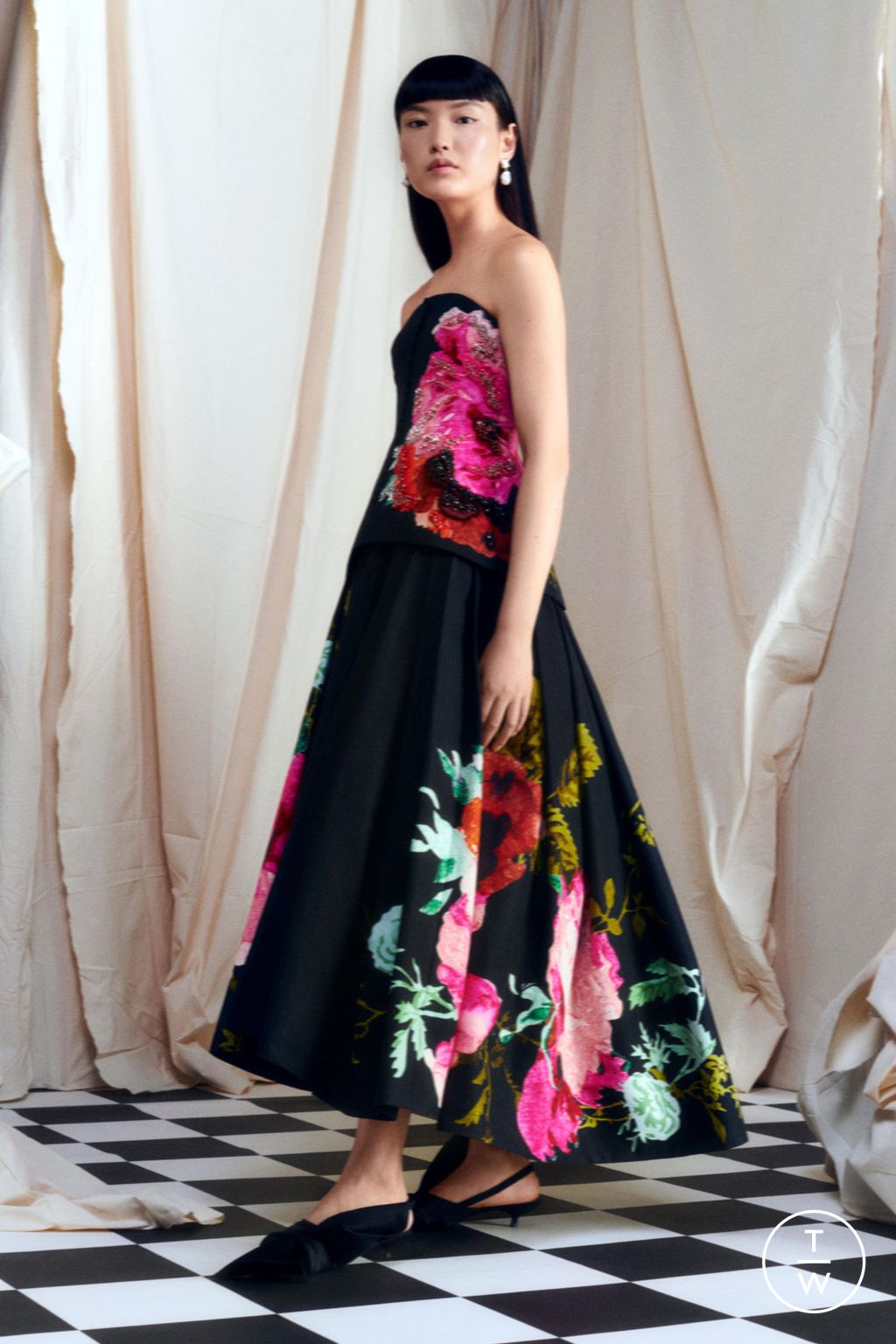 Fashion Week London Resort 2024 look 17 from the Erdem collection 女装