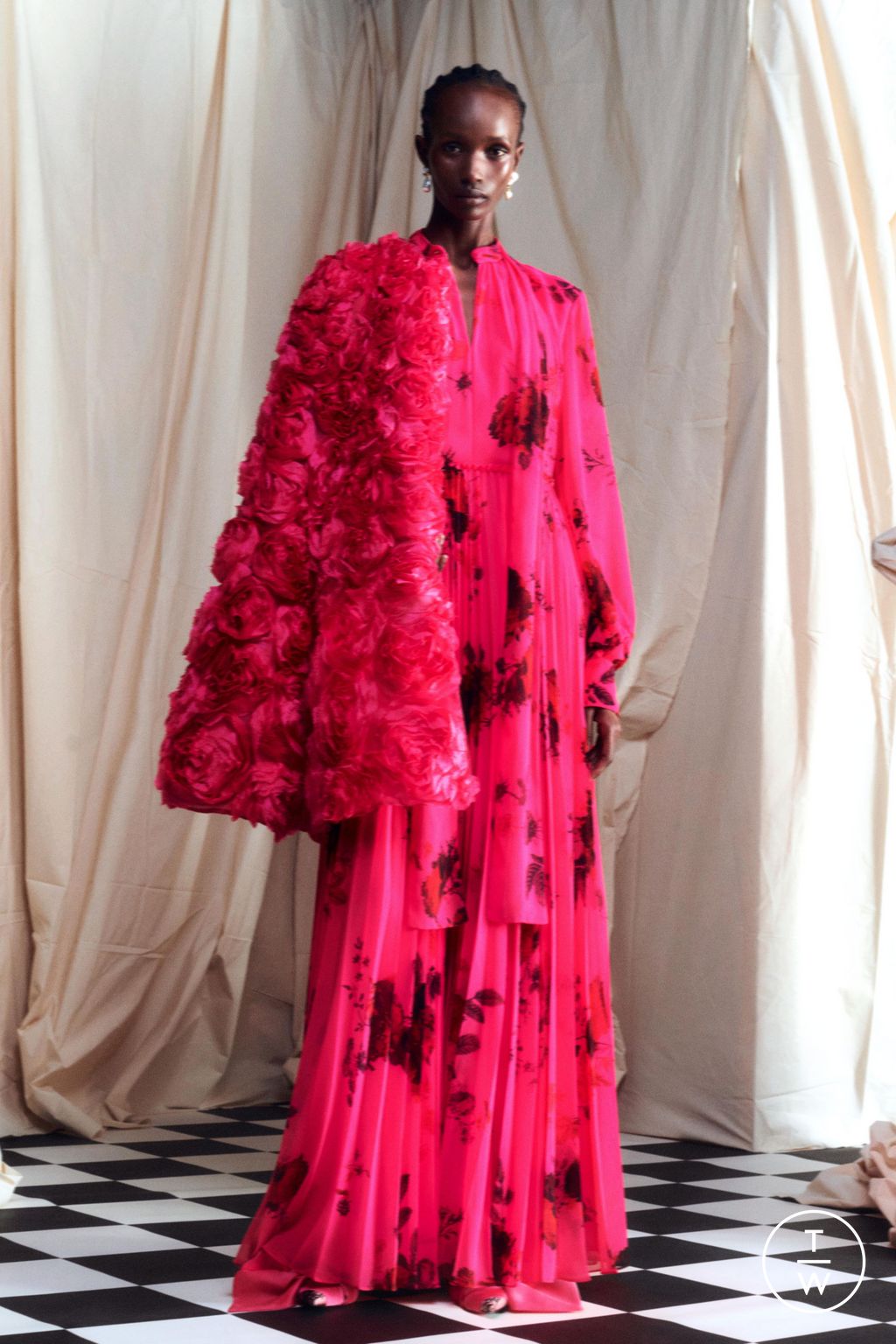 Fashion Week London Resort 2024 look 19 from the Erdem collection 女装