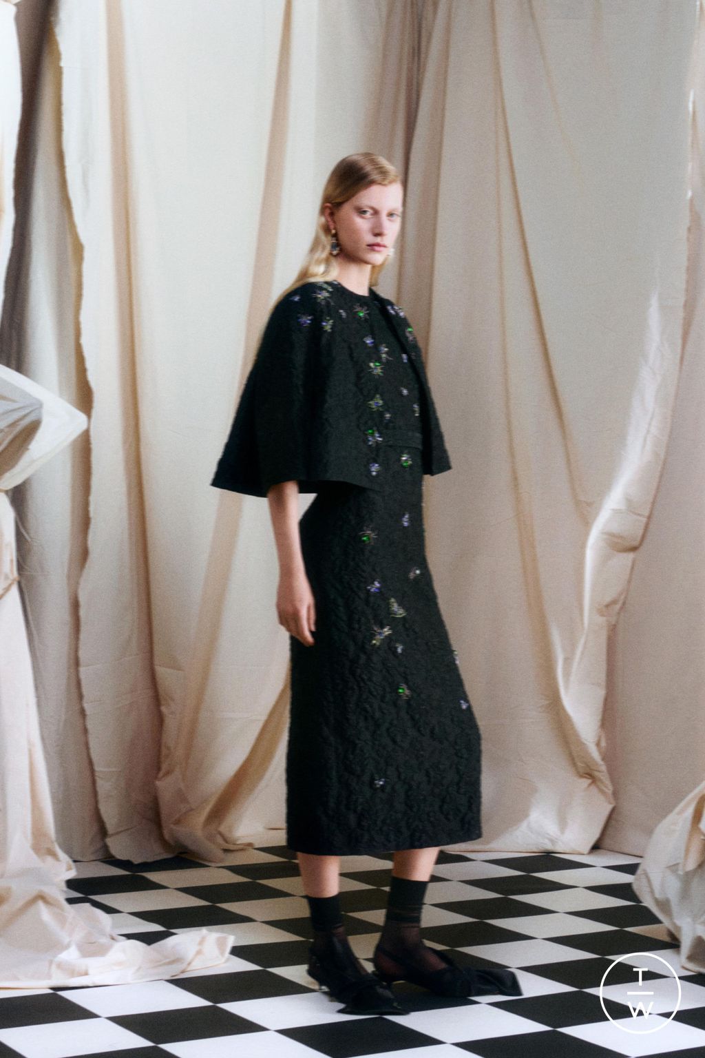 Fashion Week London Resort 2024 look 24 from the Erdem collection 女装