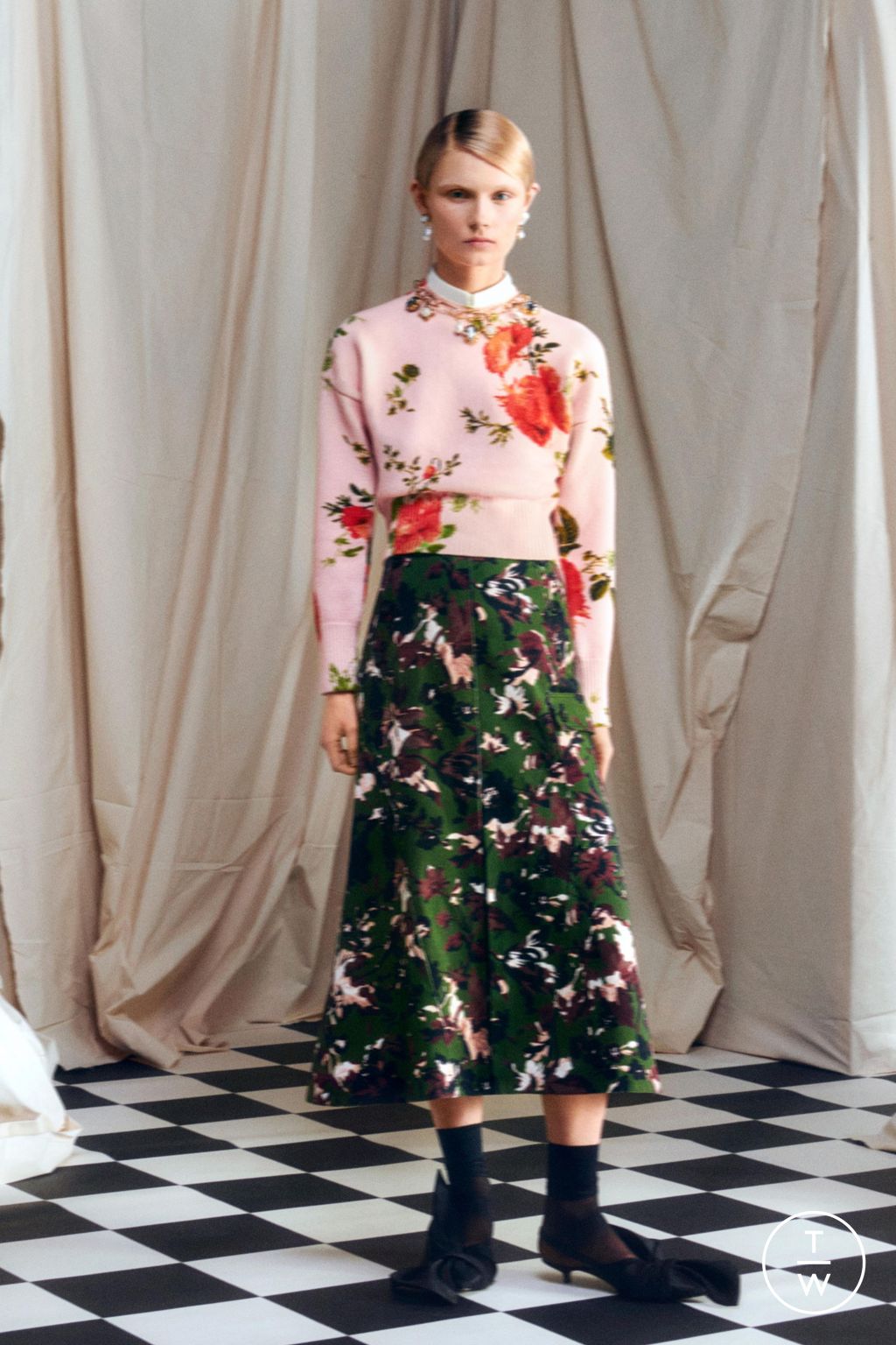 Fashion Week London Resort 2024 look 26 from the Erdem collection 女装