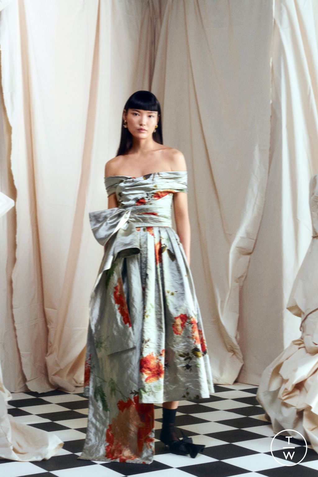 Fashion Week London Resort 2024 look 6 from the Erdem collection 女装