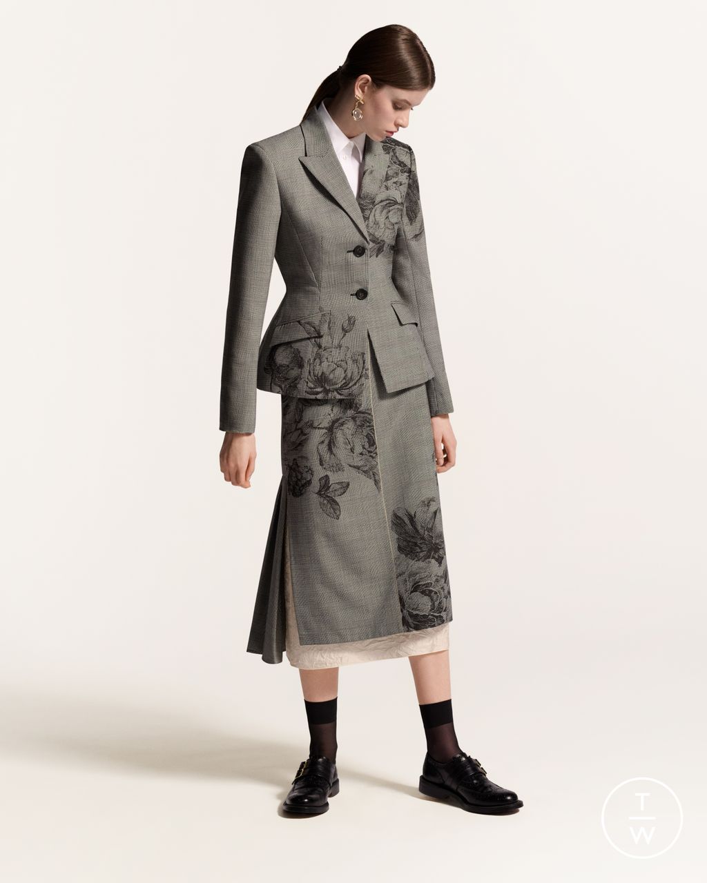 Fashion Week London Resort 2025 look 16 from the Erdem collection 女装