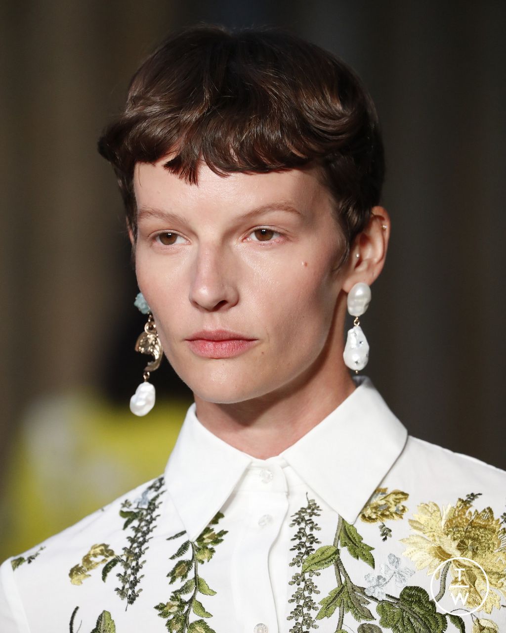 Fashion Week London Spring/Summer 2023 look 1 from the Erdem collection womenswear accessories