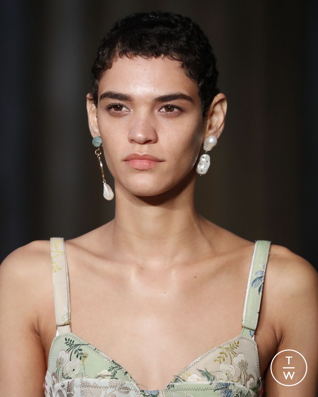 Fashion Week London Spring/Summer 2023 look 5 from the Erdem collection womenswear accessories