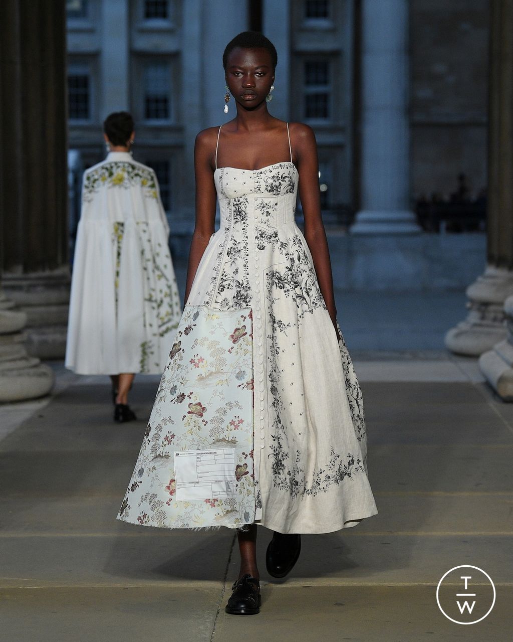 Fashion Week London Spring/Summer 2023 look 10 from the Erdem collection 女装