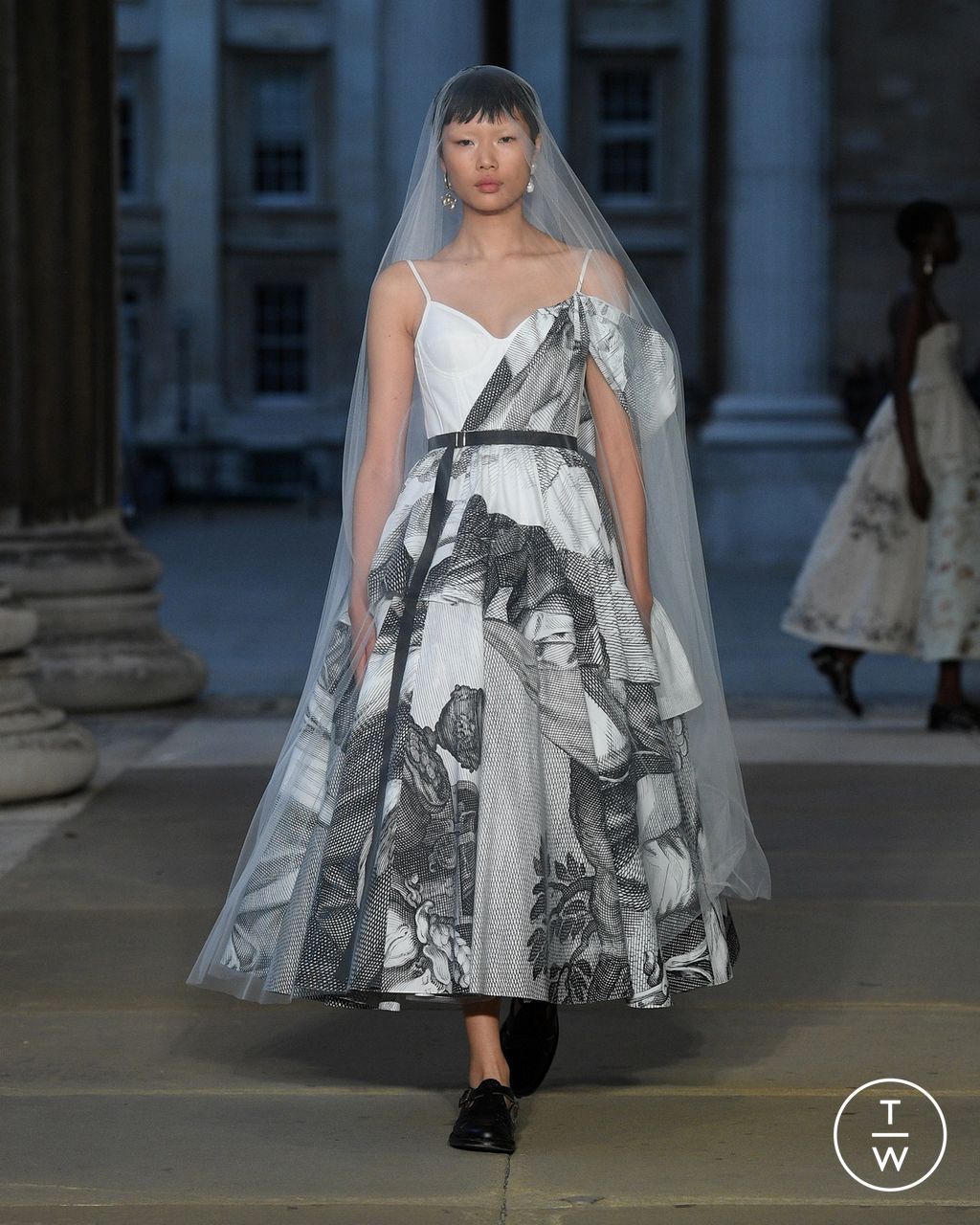 Fashion Week London Spring/Summer 2023 look 11 from the Erdem collection womenswear
