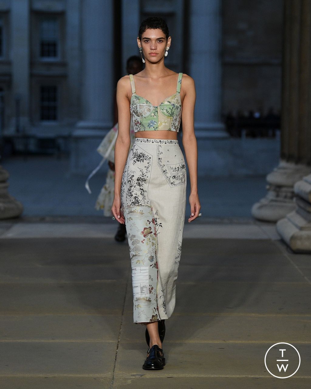 Fashion Week London Spring/Summer 2023 look 12 de la collection Erdem womenswear
