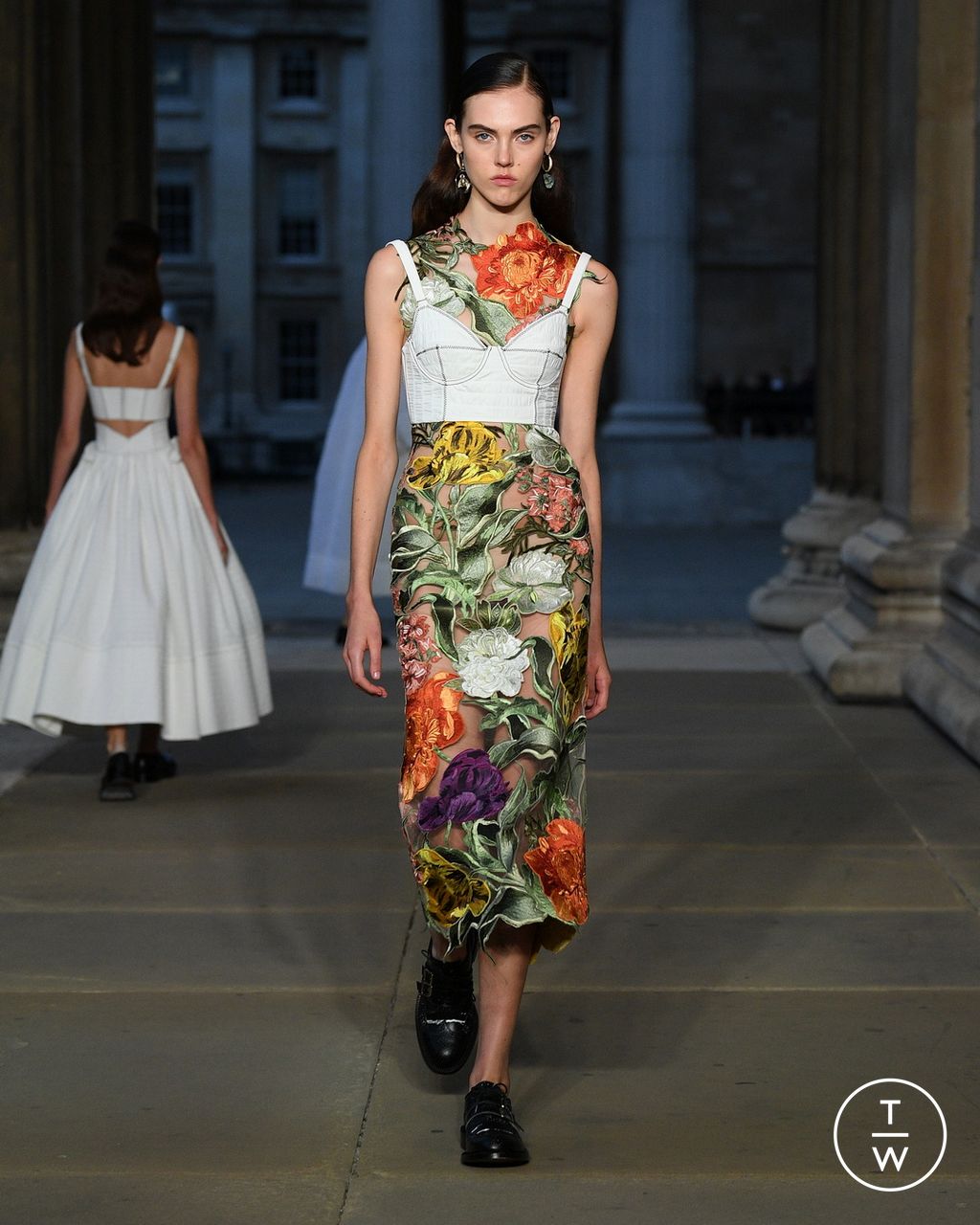 Fashion Week London Spring/Summer 2023 look 19 from the Erdem collection womenswear