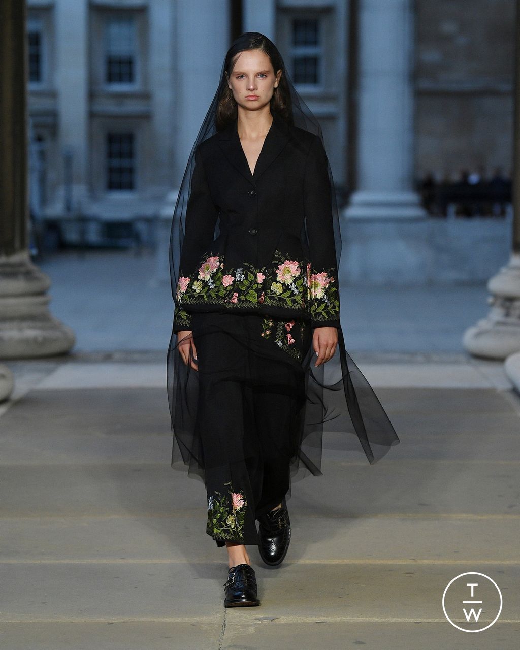 Fashion Week London Spring/Summer 2023 look 1 from the Erdem collection womenswear
