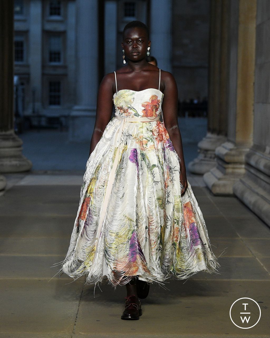 Fashion Week London Spring/Summer 2023 look 21 from the Erdem collection womenswear