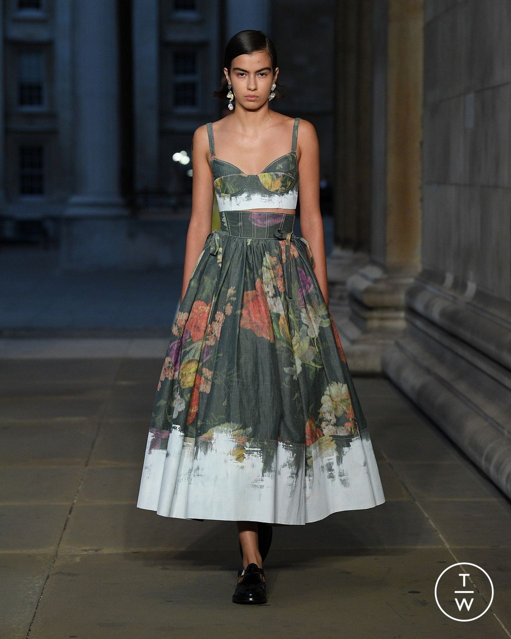Fashion Week London Spring/Summer 2023 look 22 from the Erdem collection womenswear