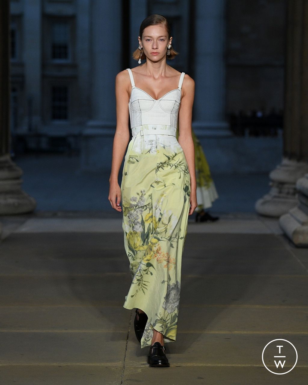 Fashion Week London Spring/Summer 2023 look 24 from the Erdem collection womenswear