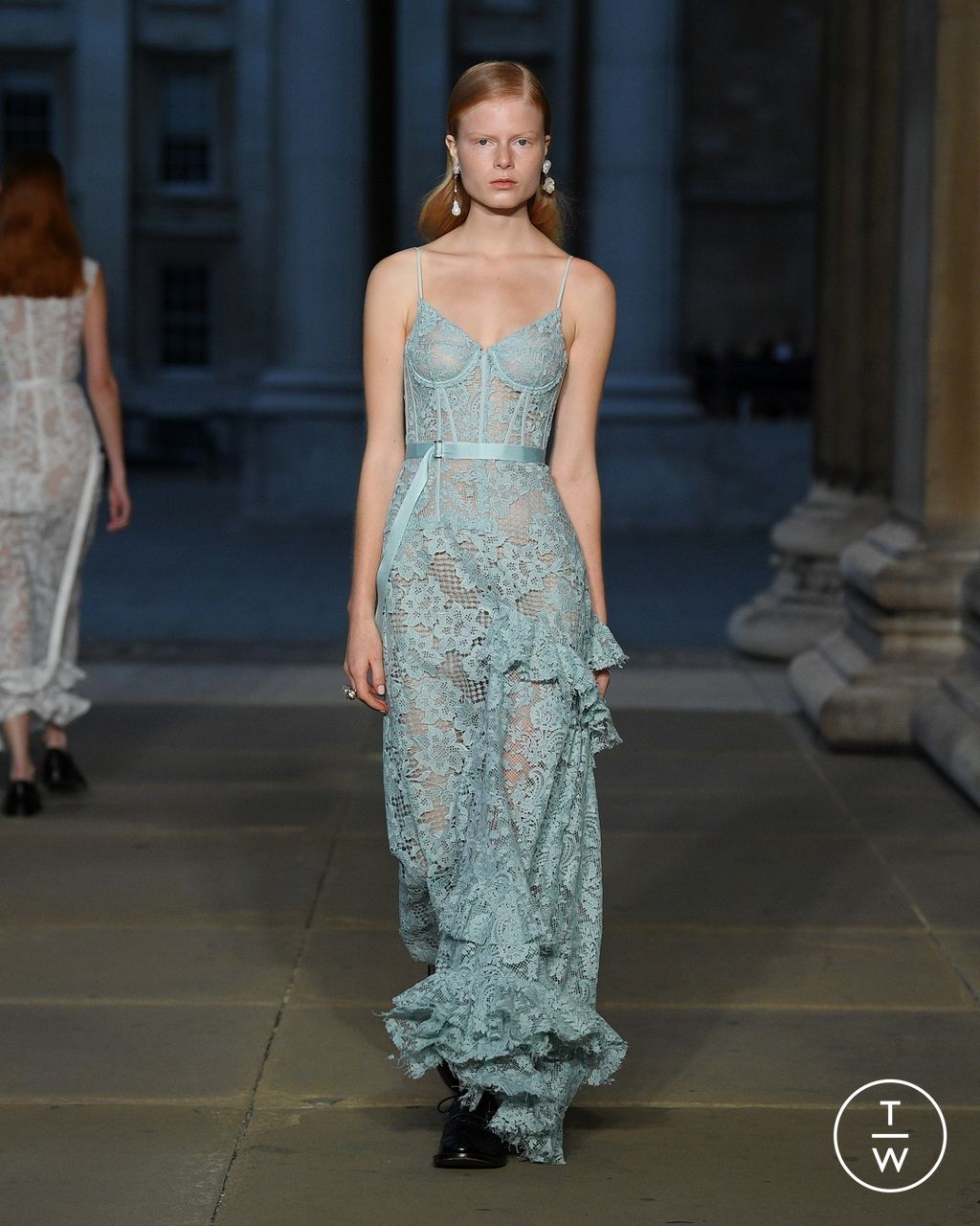 Fashion Week London Spring/Summer 2023 look 26 from the Erdem collection 女装