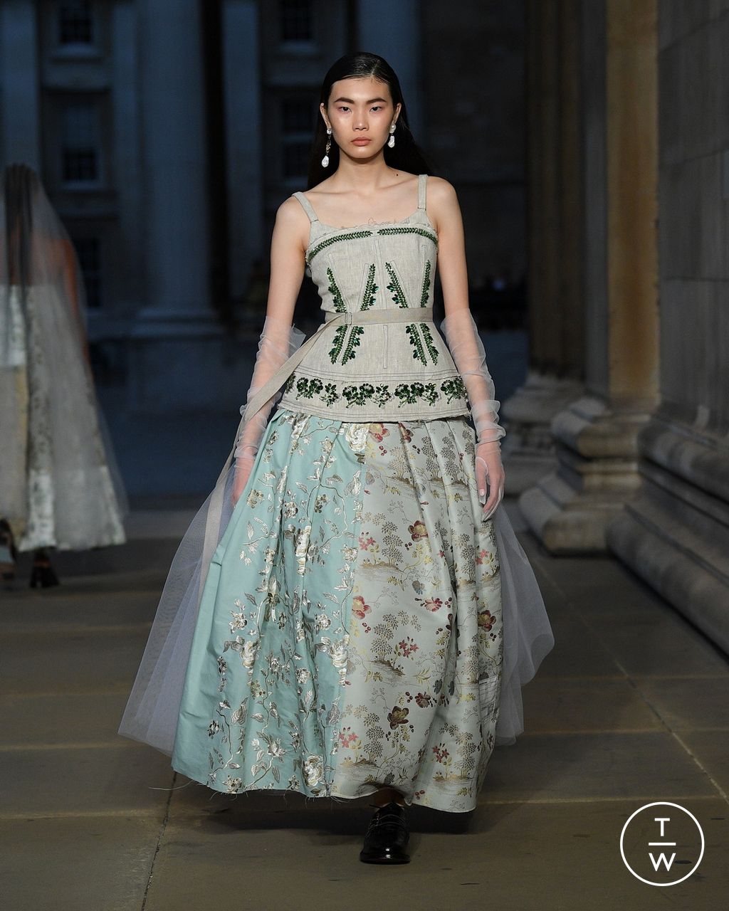 Fashion Week London Spring/Summer 2023 look 31 from the Erdem collection 女装