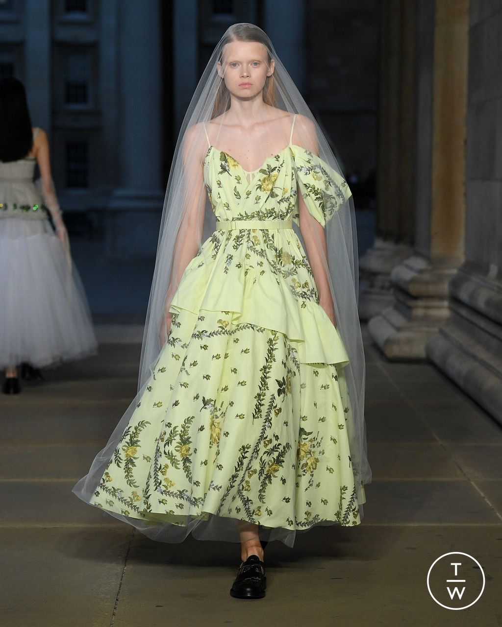 Fashion Week London Spring/Summer 2023 look 32 from the Erdem collection 女装