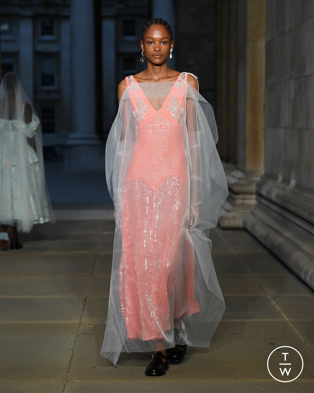 Fashion Week London Spring/Summer 2023 look 34 from the Erdem collection 女装