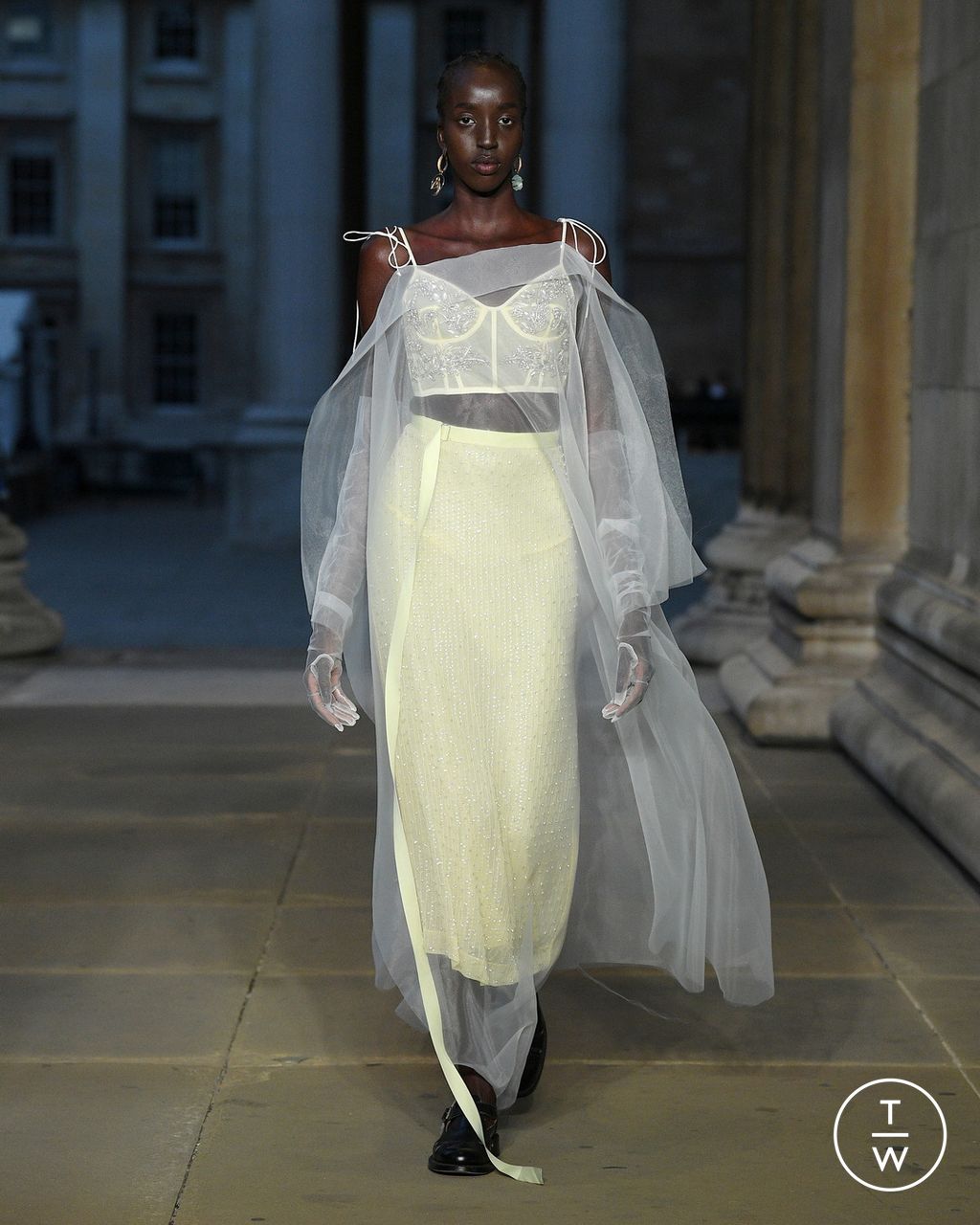 Fashion Week London Spring/Summer 2023 look 35 de la collection Erdem womenswear