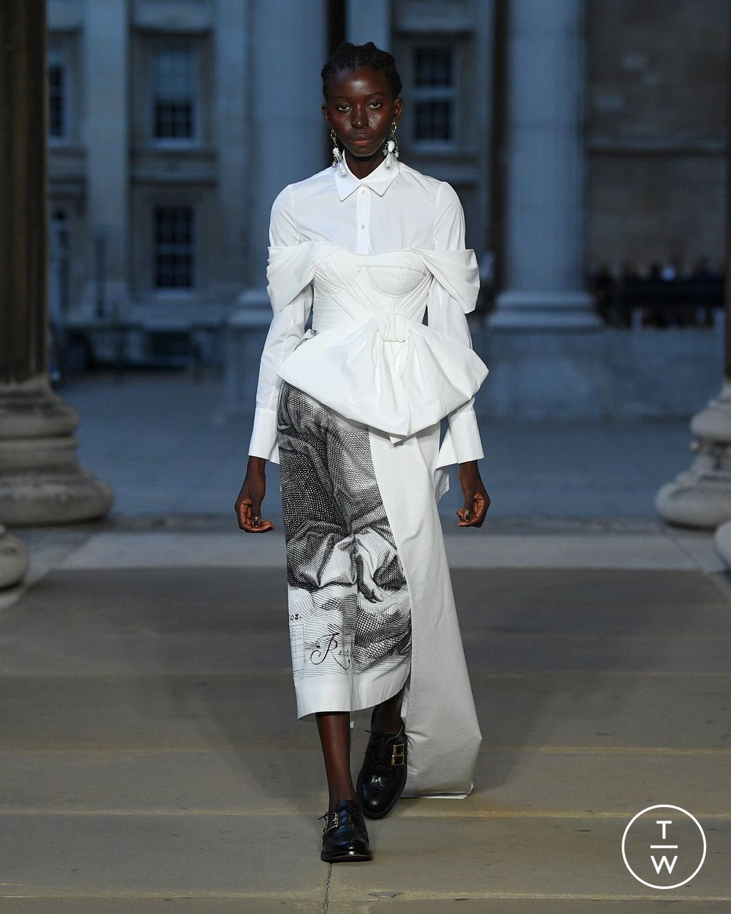 Fashion Week London Spring/Summer 2023 look 4 from the Erdem collection 女装