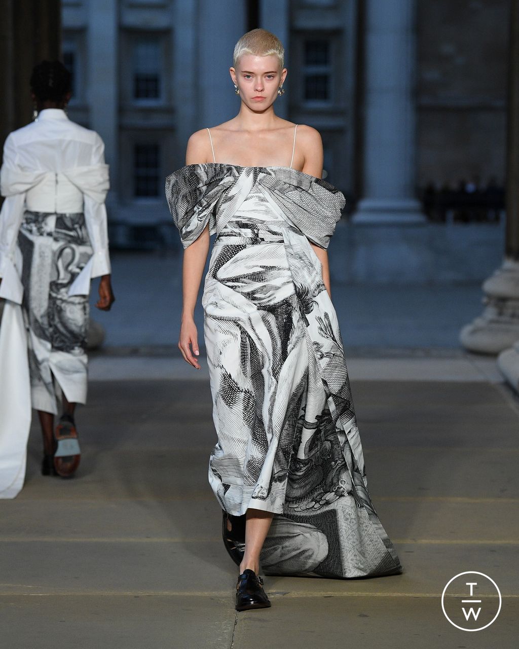 Fashion Week London Spring/Summer 2023 look 5 from the Erdem collection womenswear