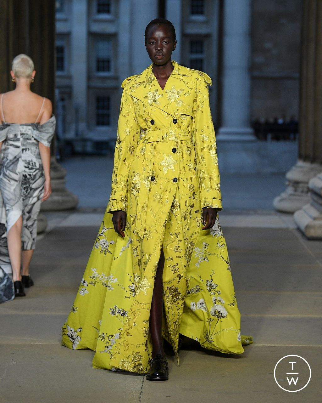 Fashion Week London Spring/Summer 2023 look 6 de la collection Erdem womenswear